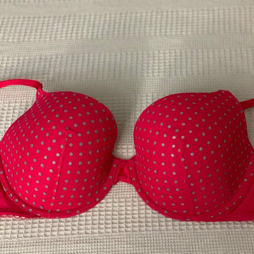 Bras - Picture 3 of 4